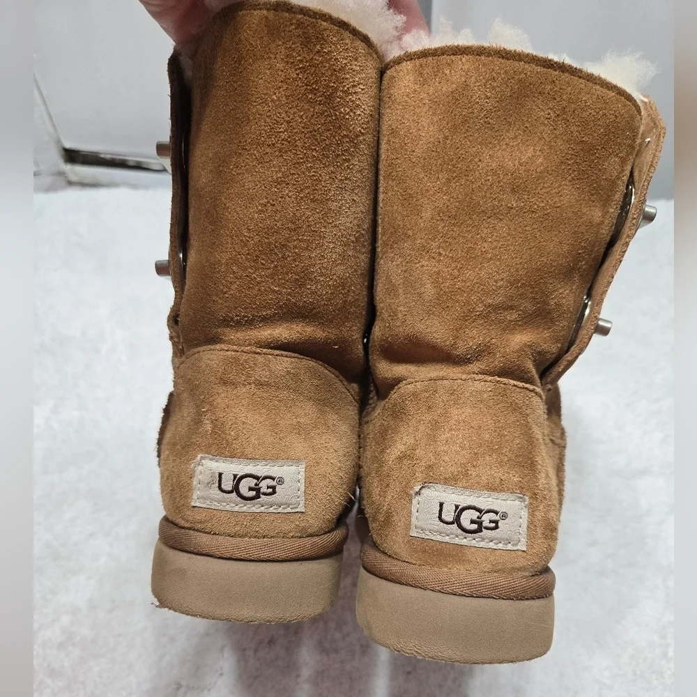 UGG TURNLOCK WOMEN SHORT BOOTS SUEDE CHESTNUT US 8 Women